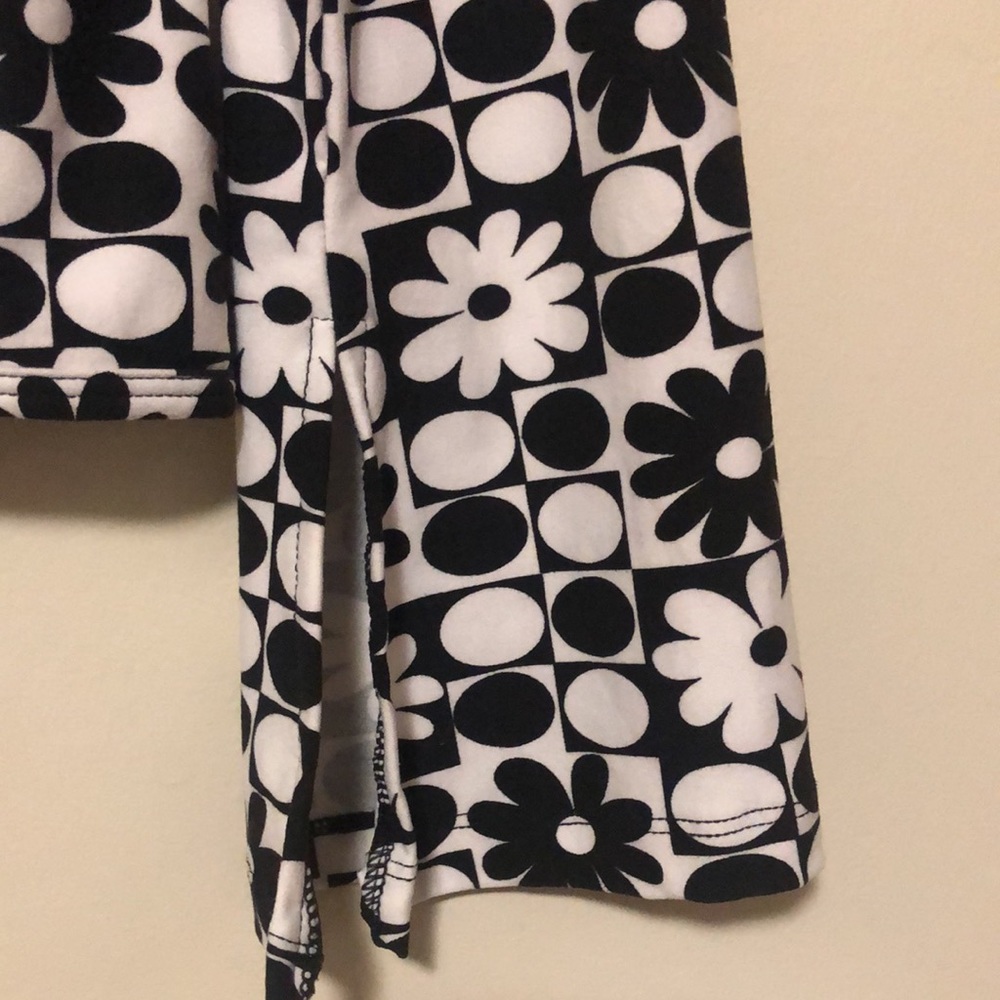 Feathers 2 Piece Print 70’s Style Black And Cream… - image 5